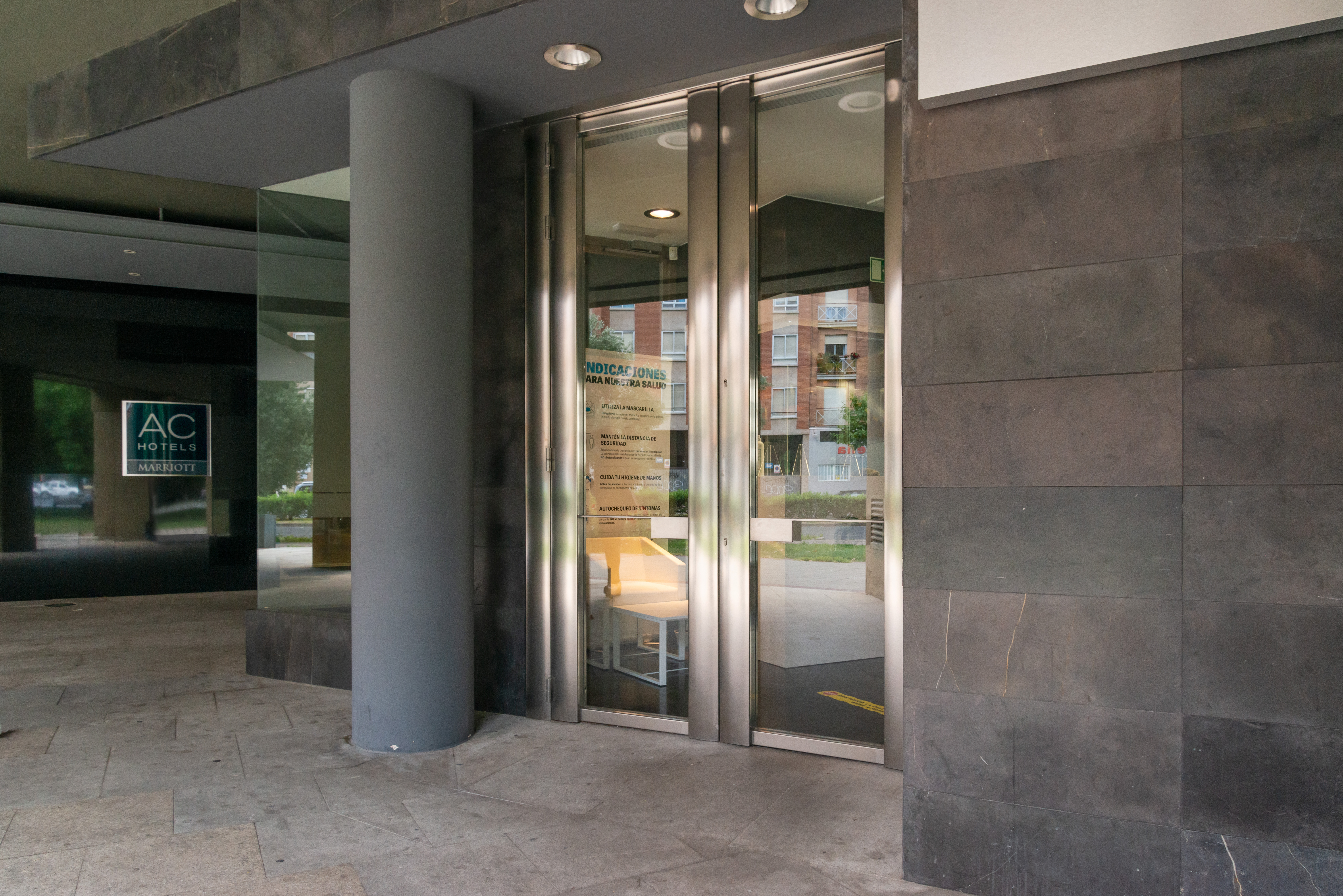 Edificio Calle Madre de Dios - Vista nocturna